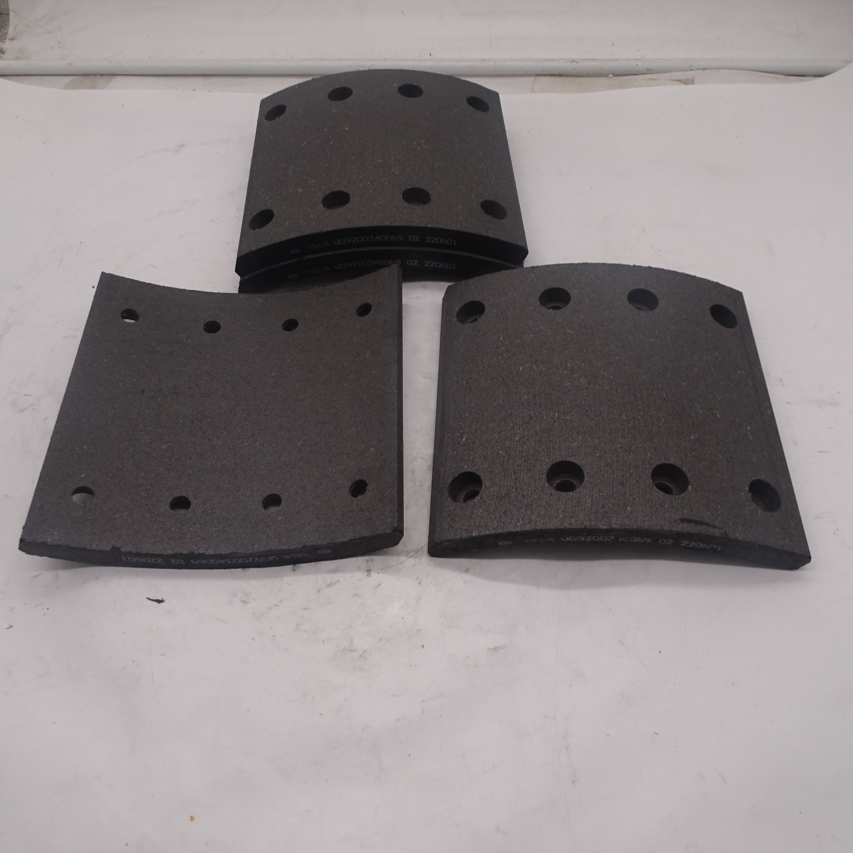 SINOTRUK HOWO Truck parts Brake Pad Gold supplier china truck brake pads and brake shoes manufacturer WG9200340069