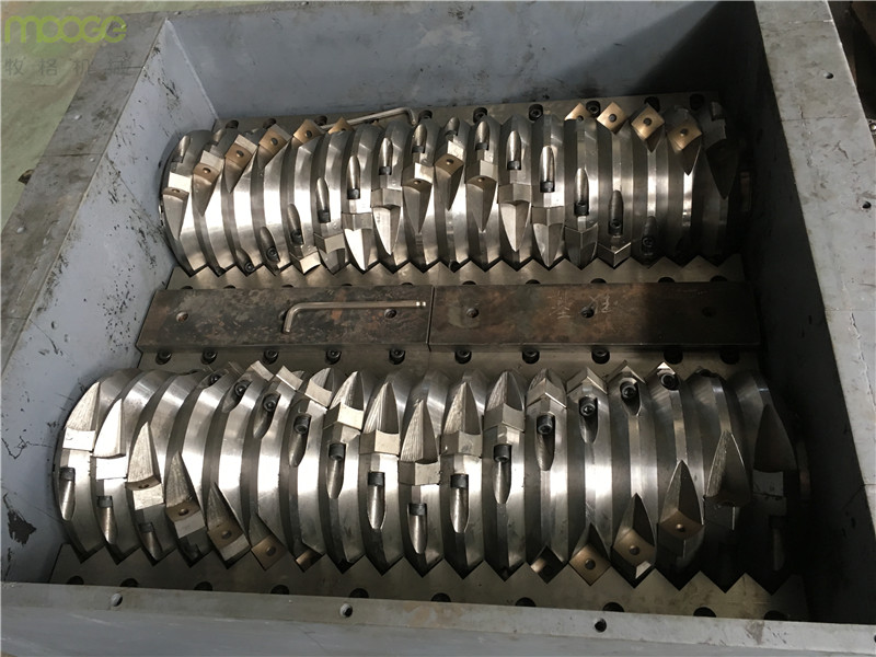 Crusher Plastic Auxiliary Machinery High Accuracy Recycled Double Shaft Shredder Blades