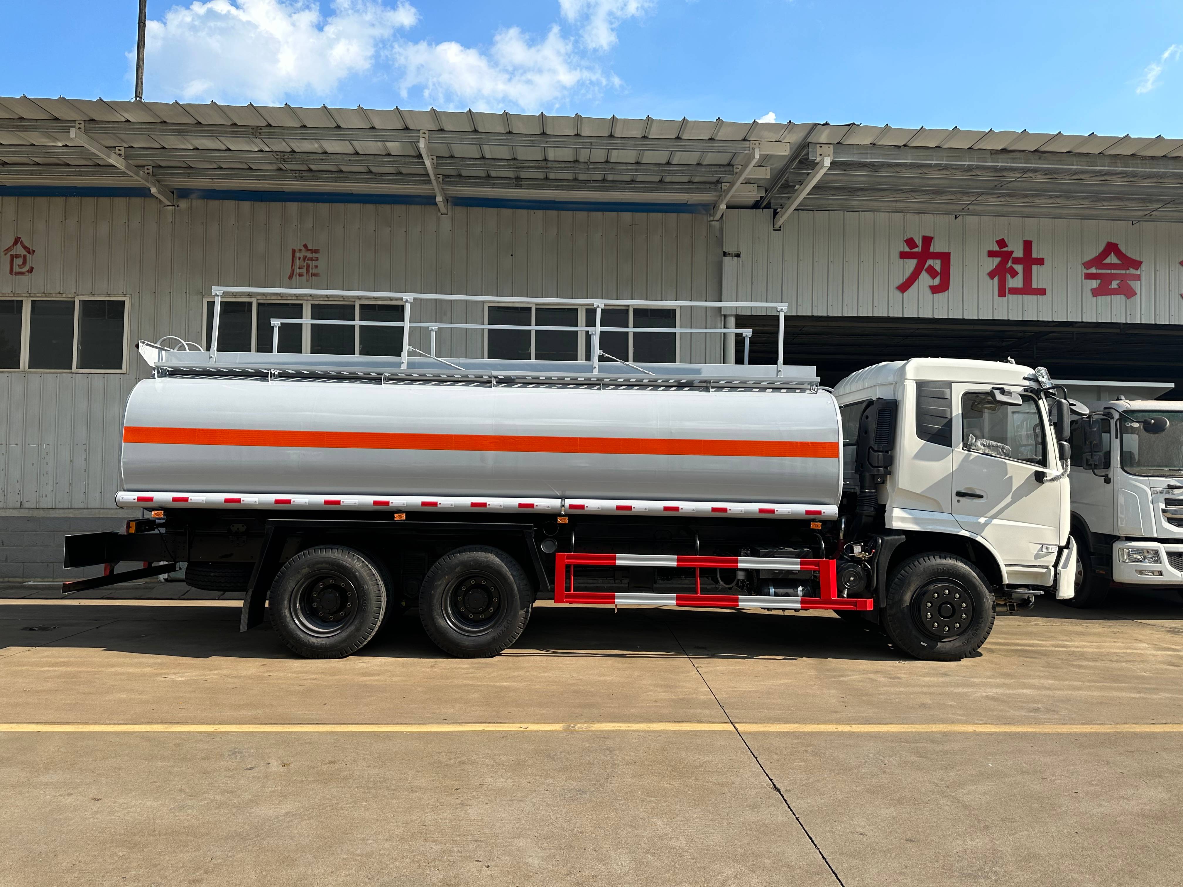 3 Axle 40000l Carbon Steel transport liquid or gaseous various chemical product carbon compounds heavy duty Fuel Tanker Trailer
