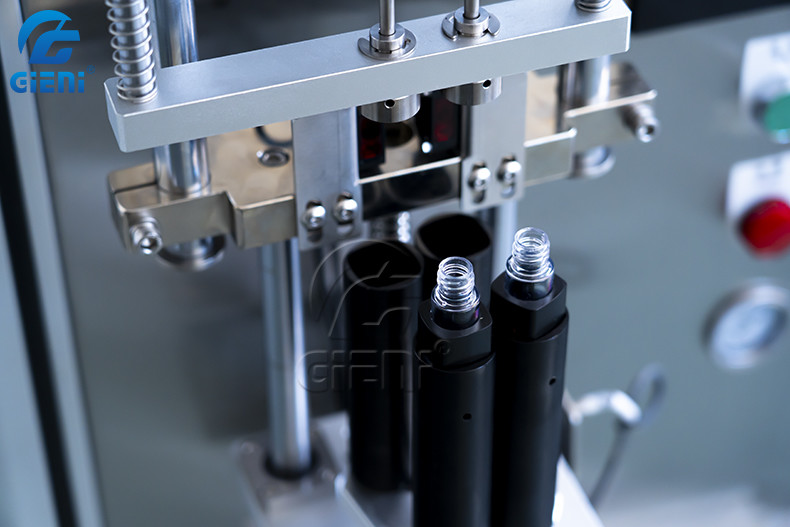 Vertical 1ml -15ml Lip Gloss Tube Filling Machine Semi Autoamtic 20L Tank