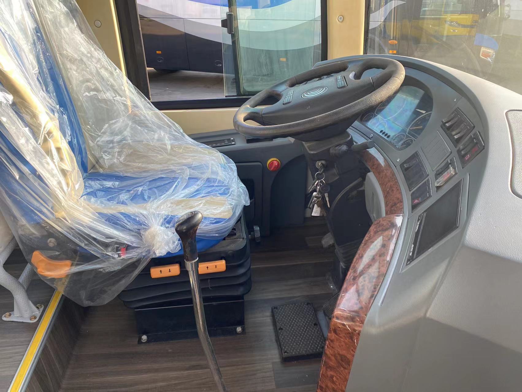Used 65 Seater ZK6121 12m Coach Bus with 8.4L Displacement and Left Side Steering Wheel