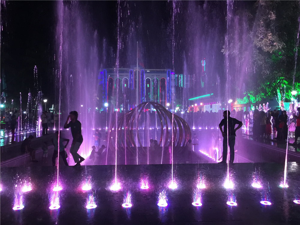 Children Playing Dry Floor Dancing Musical Water Fountain
