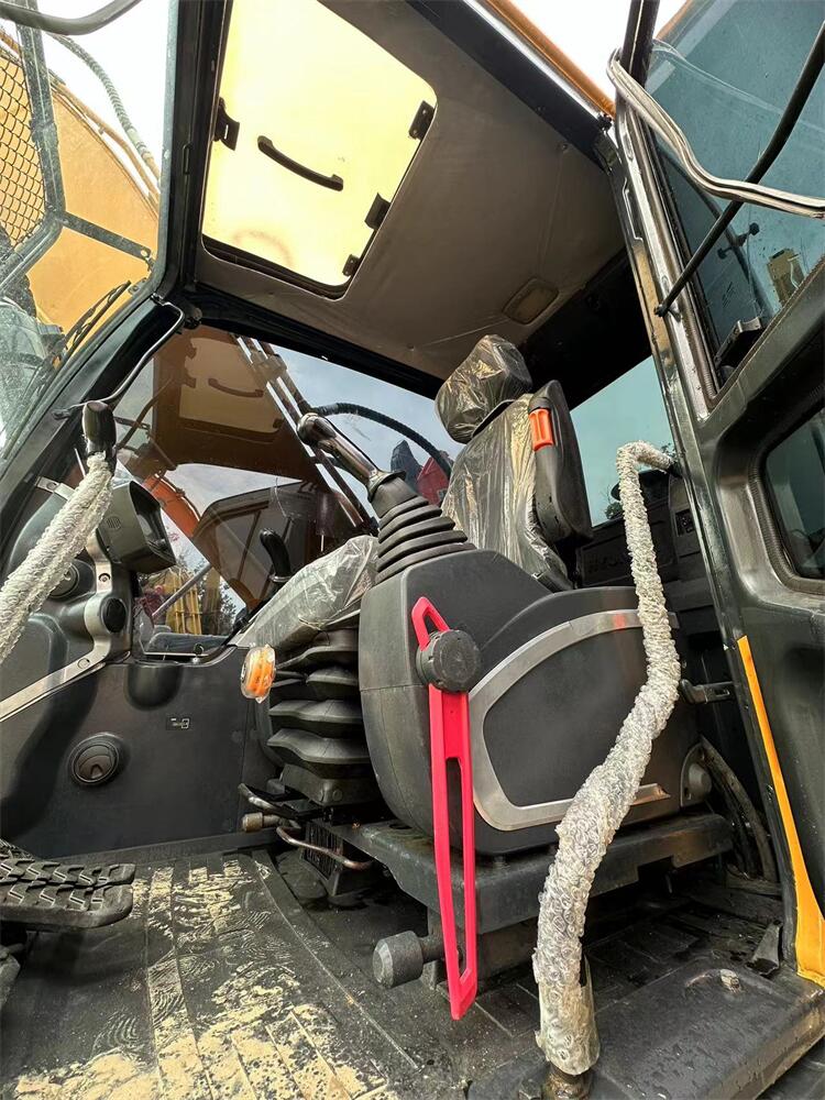 1.05m3 Bucket Capacity Original Korea Hyundai Used Crawler Excavator R220-9S in Shanghai