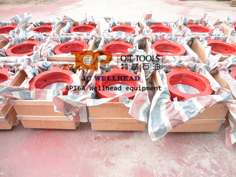 API 16A Wellhead Hub Clamp AISI 4130 PLS 3 For Connection