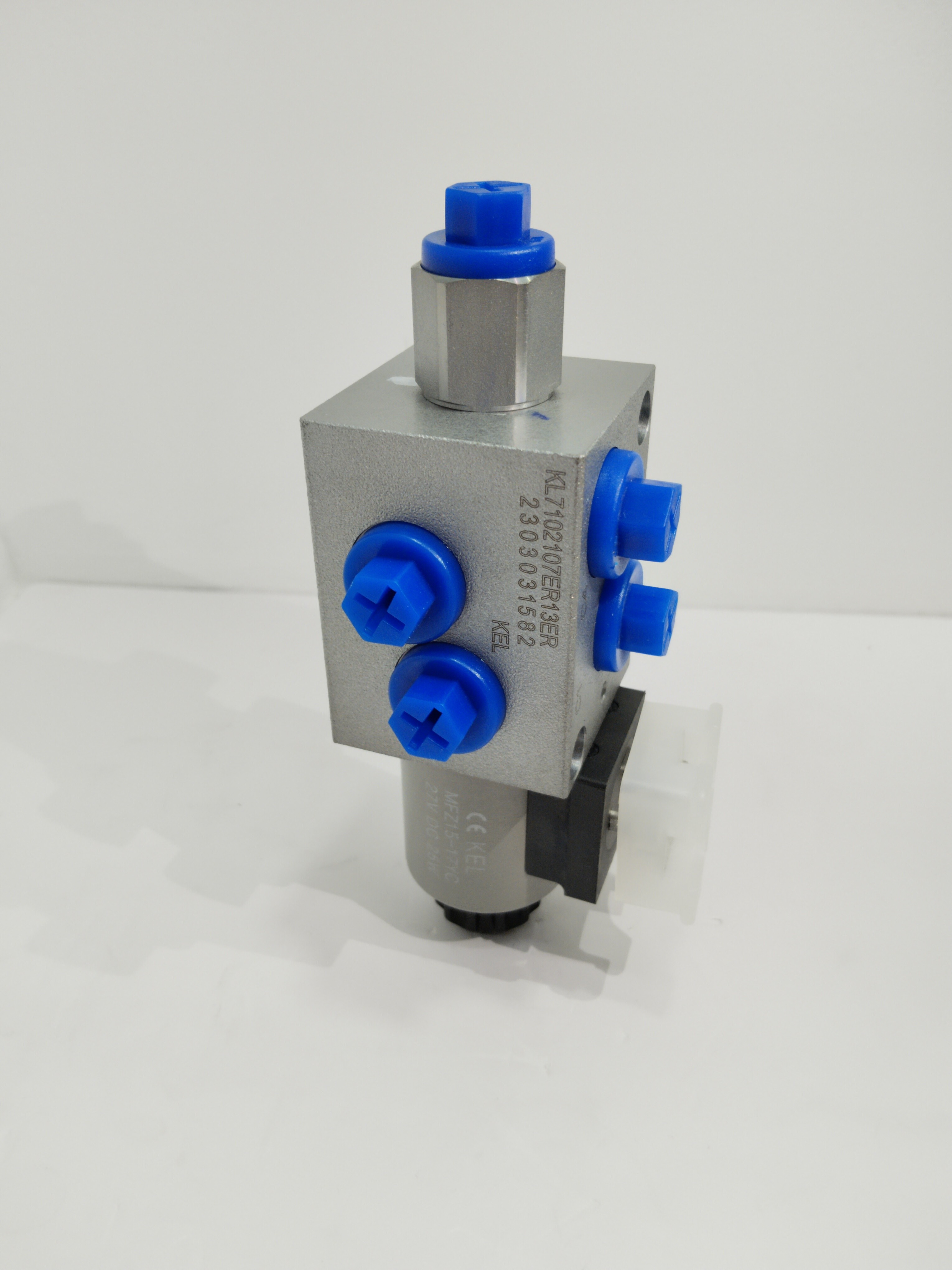 Hydraulic Electrical On Off Solenoid Valve 2 Position 6 Way Steel Iron Body
