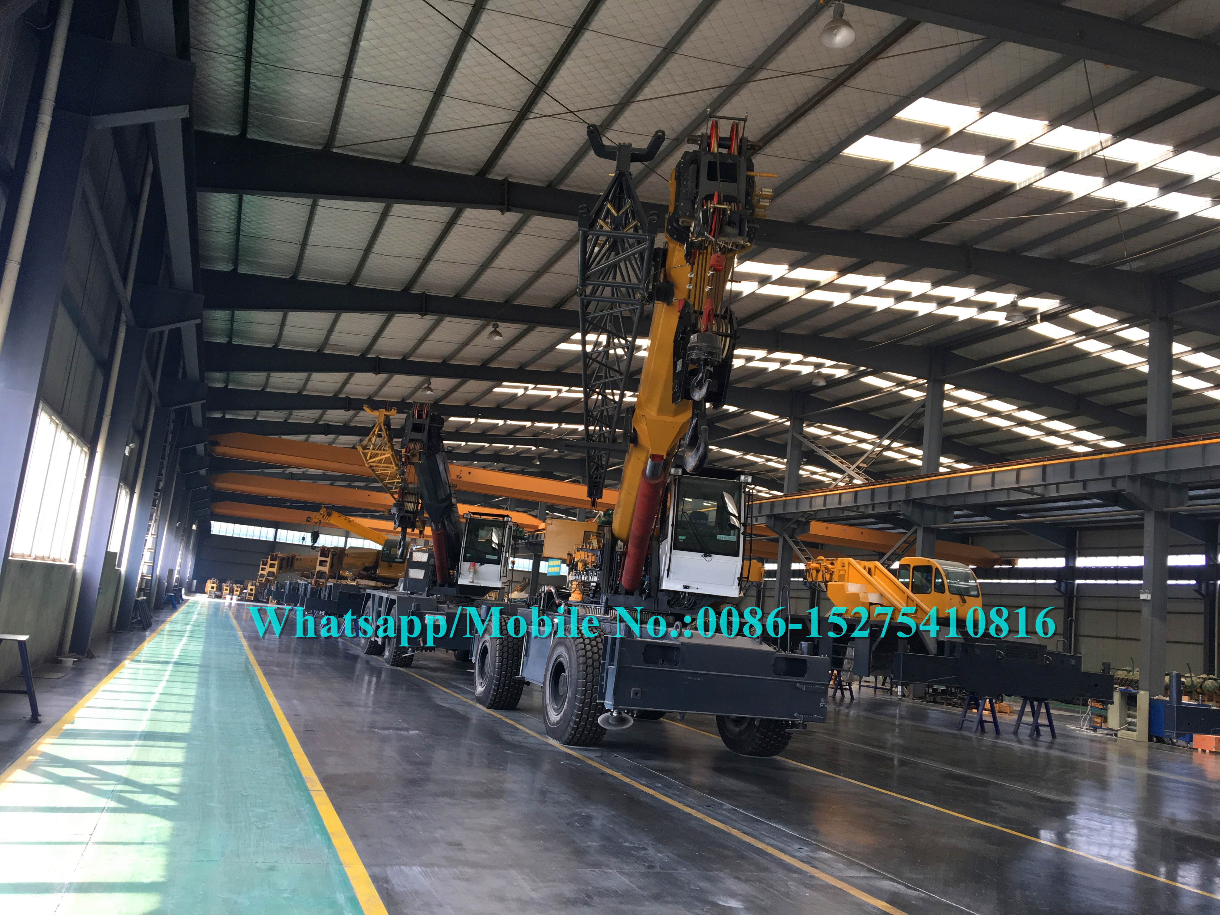 Strong Gradeability XCMG Mobile Crane / 55 Ton All Terrain Crane Four Wheel Drive