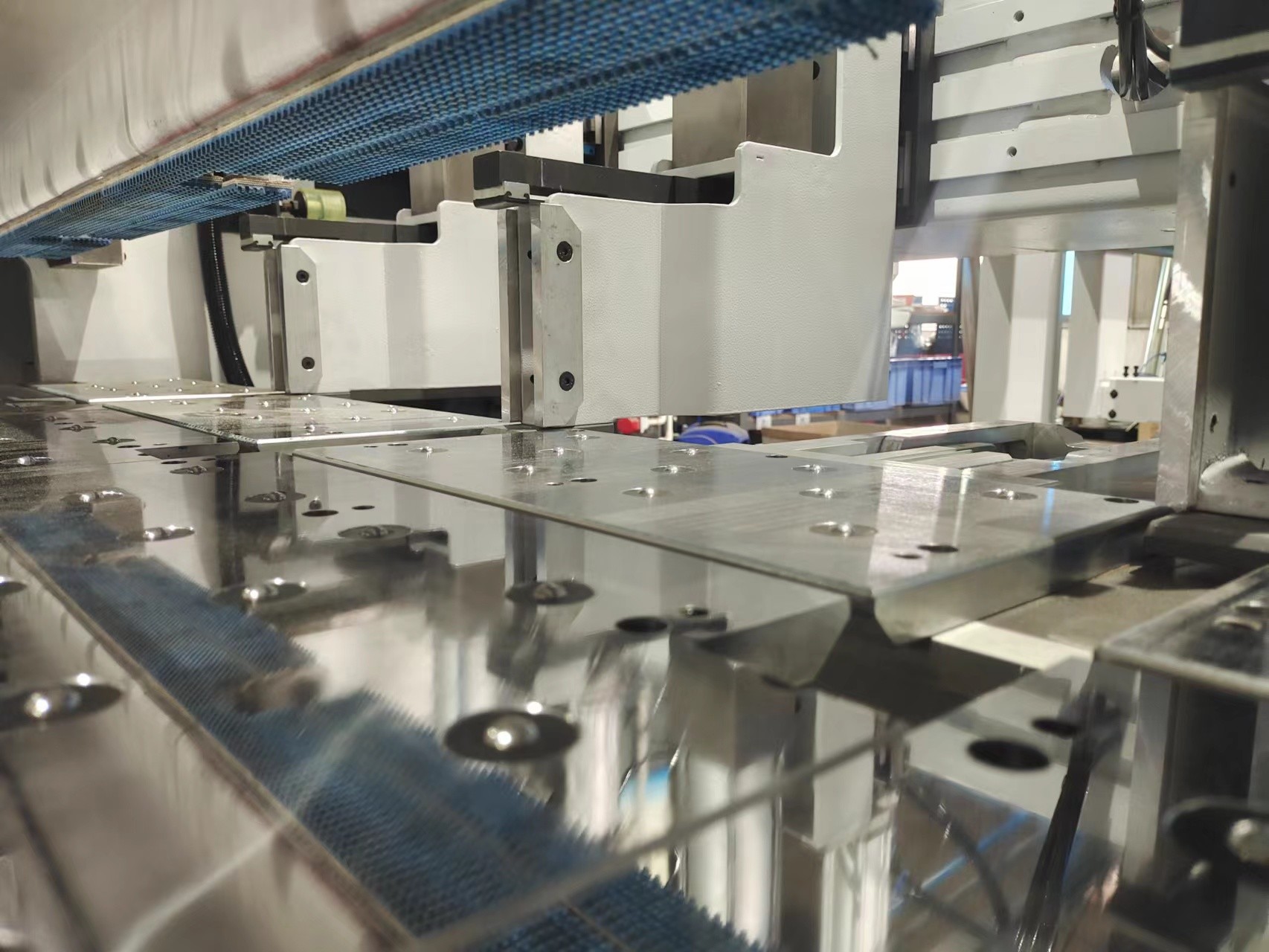 15kw Computer Panel Saw With 2800mm Bakelite Loading Chrome Table