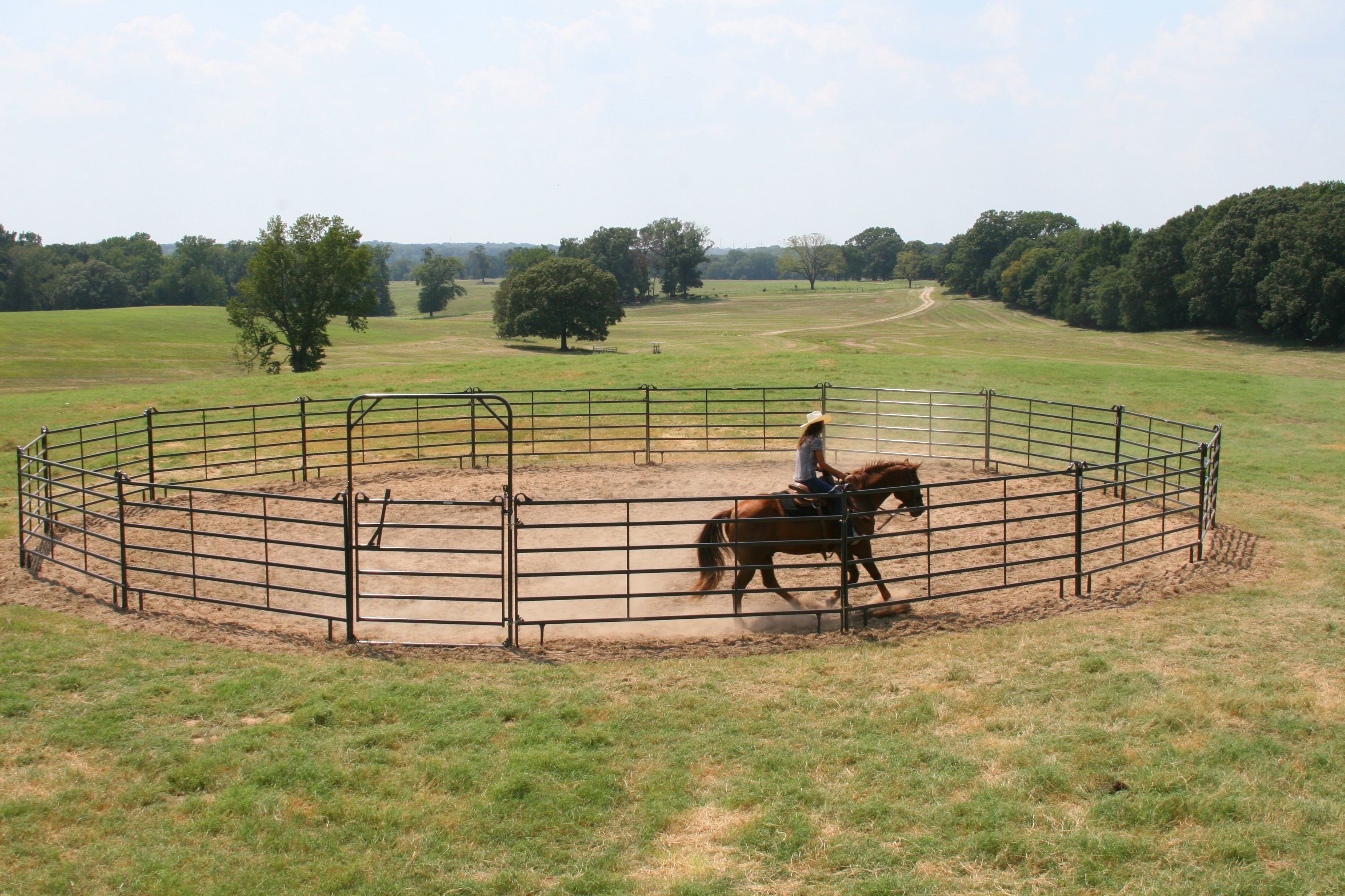 Galvanized Steel Metal Farm Gate Powder Coated Livestock Horse Corral Fencing