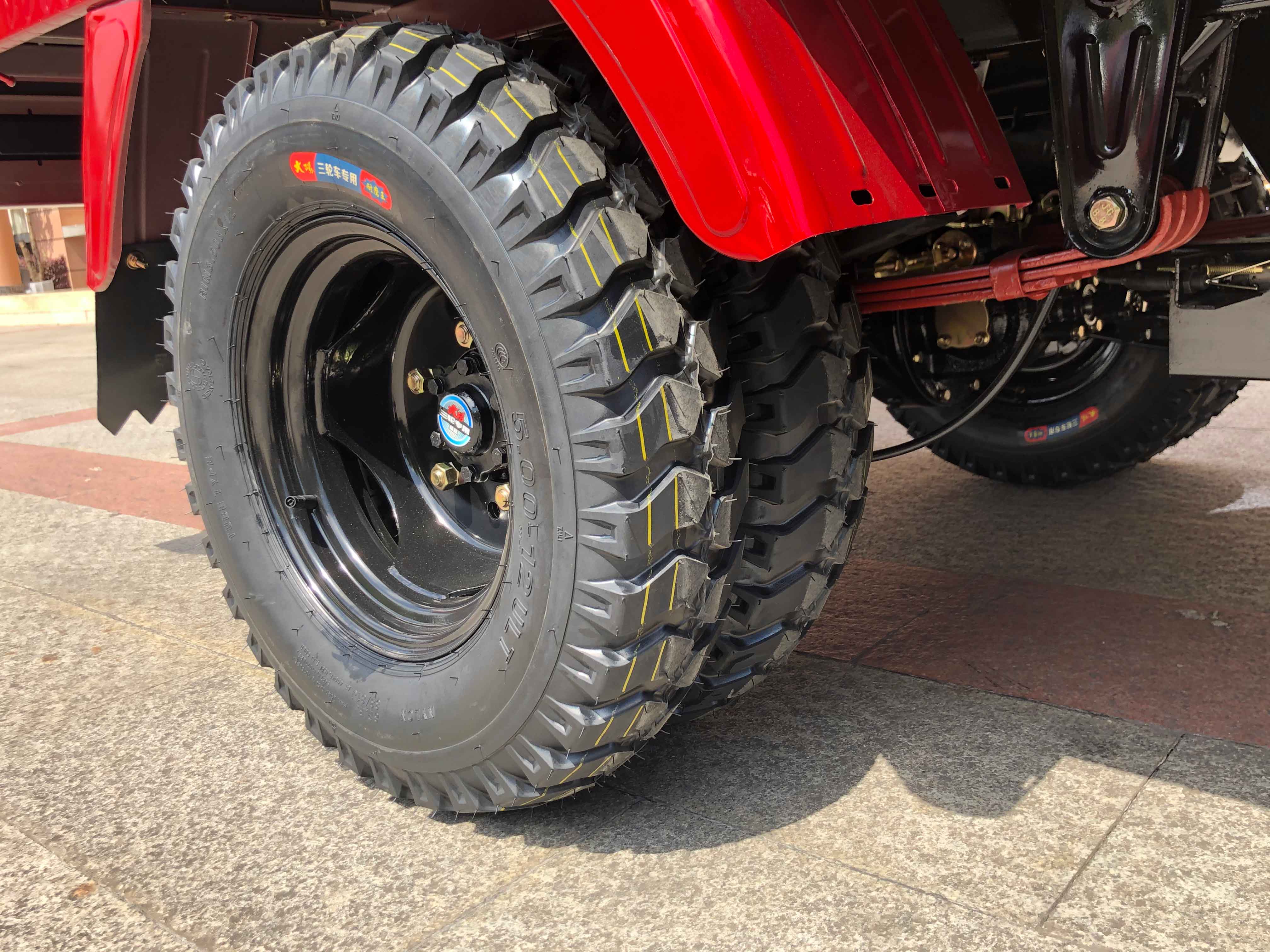 Chinese Manufacturers 300cc Self Loader Gas Powered Five Wheel Tricycle for Products