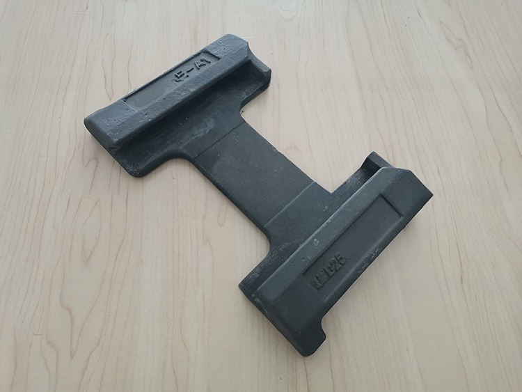 ISO Standard Container Lashing Equipment Dovetail Twist Lock Foundation Standard Size and 7.5/10.50/15.5kgs Capacity
