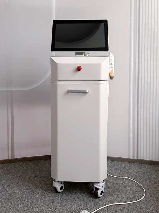 Medical Grade Skin Remodeling System White RF Microneedling Machine For Collagen Induction