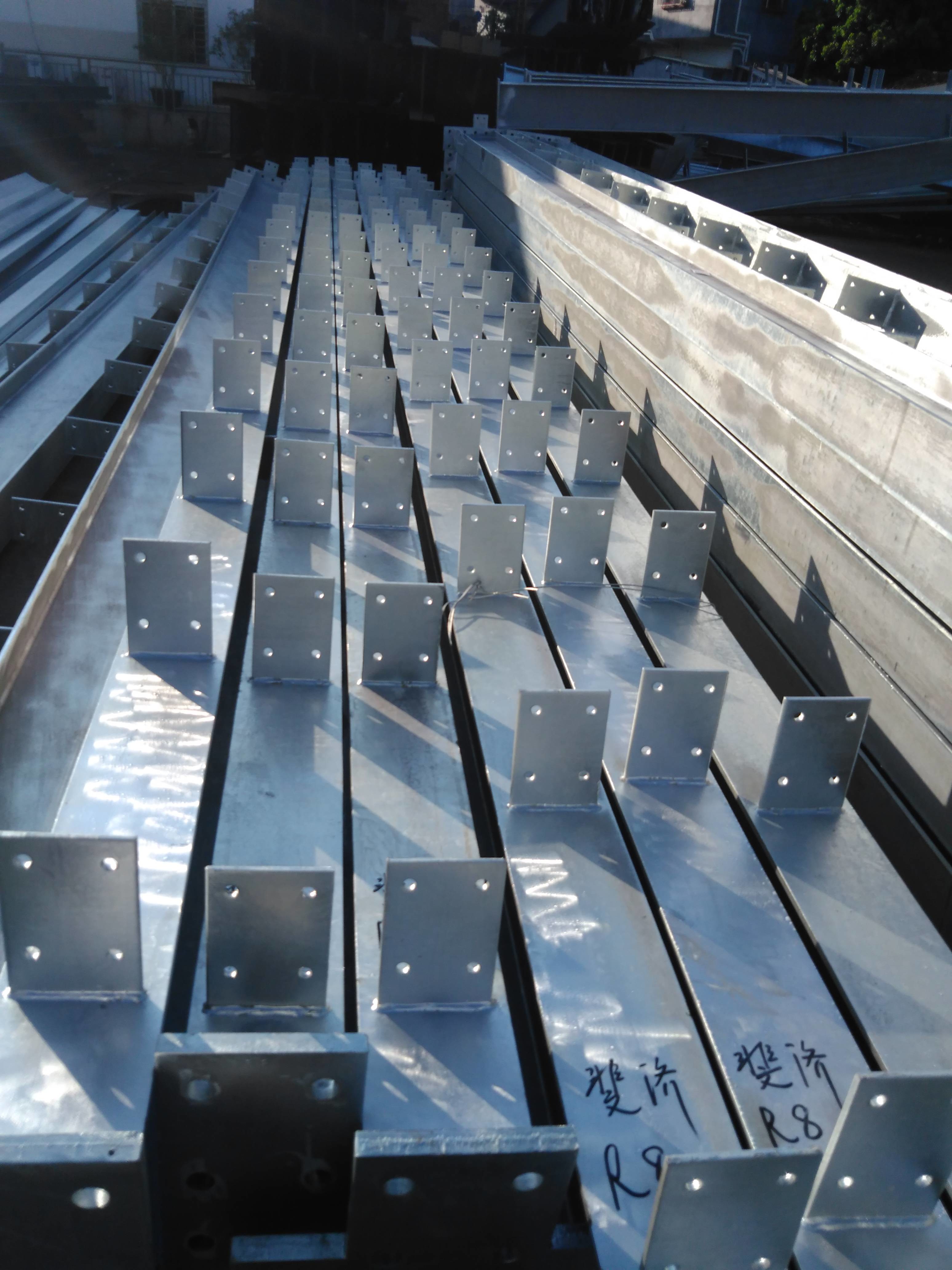 Recyclable Workshop Steel Structure 5000㎡ Red Color Painting / Steel Frame Sheds