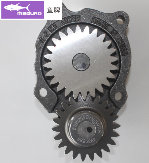 PC200-8 6D107 Komatsu Excavator Oil Extractor Pump 6754-51-1110 4939588 3971544 ）