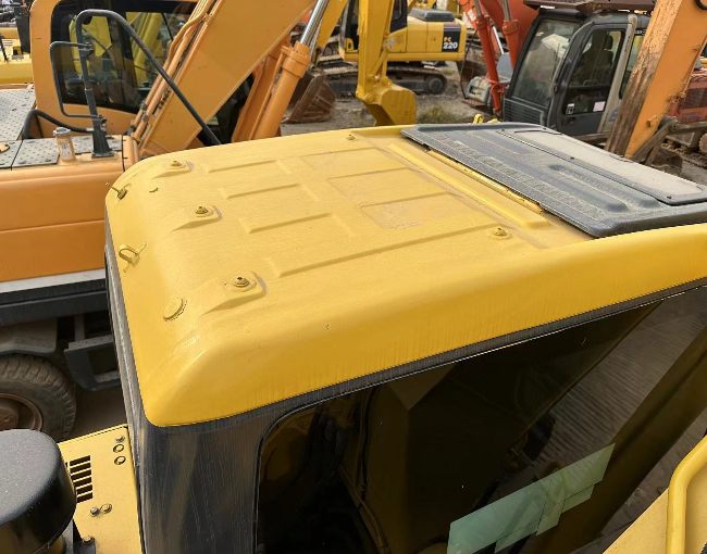 Komatsu PC220-7 Excavator Cab