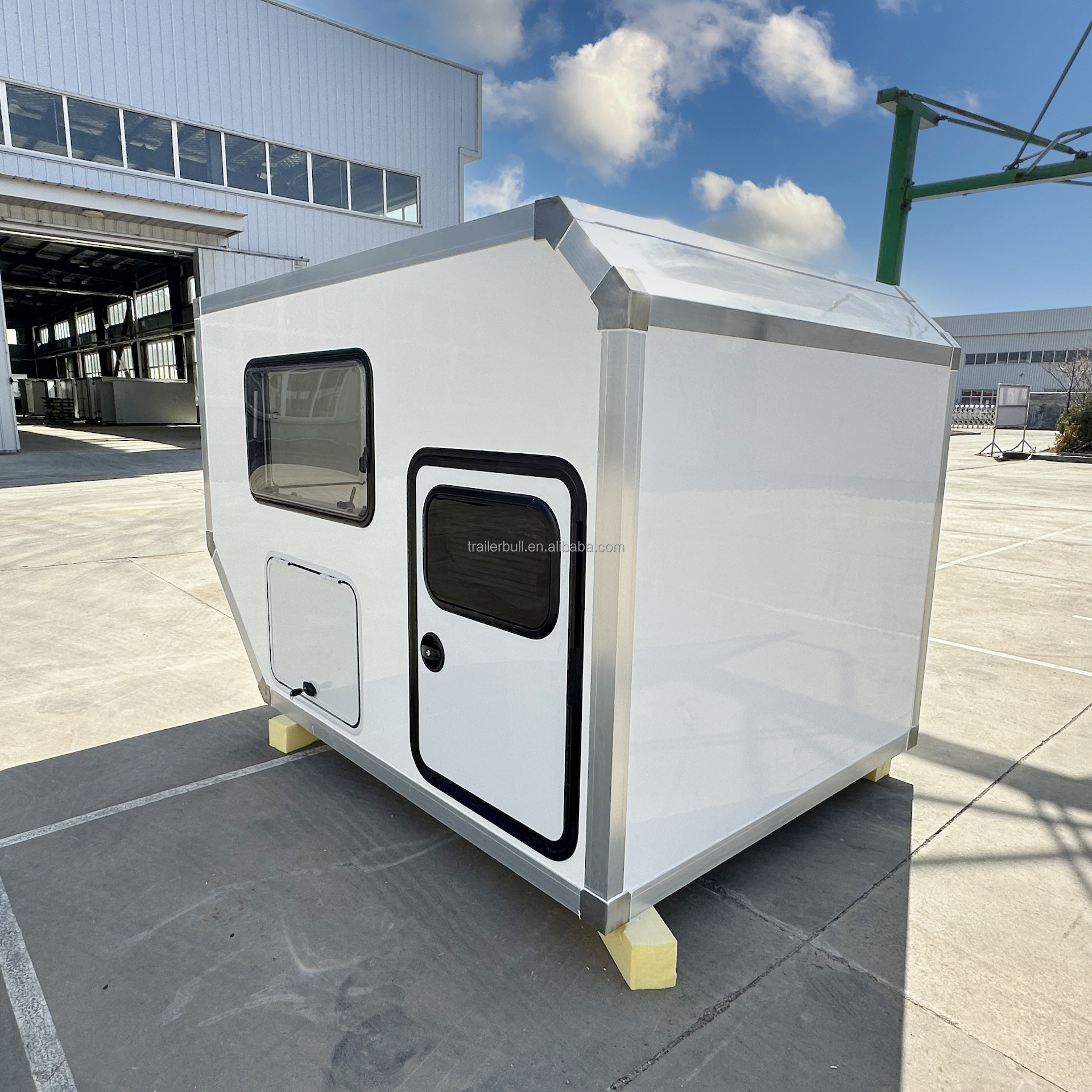 208 kg Total Dry Weight 7.7ft FRP Composite Material Camper Box for Outdoor Motorhome