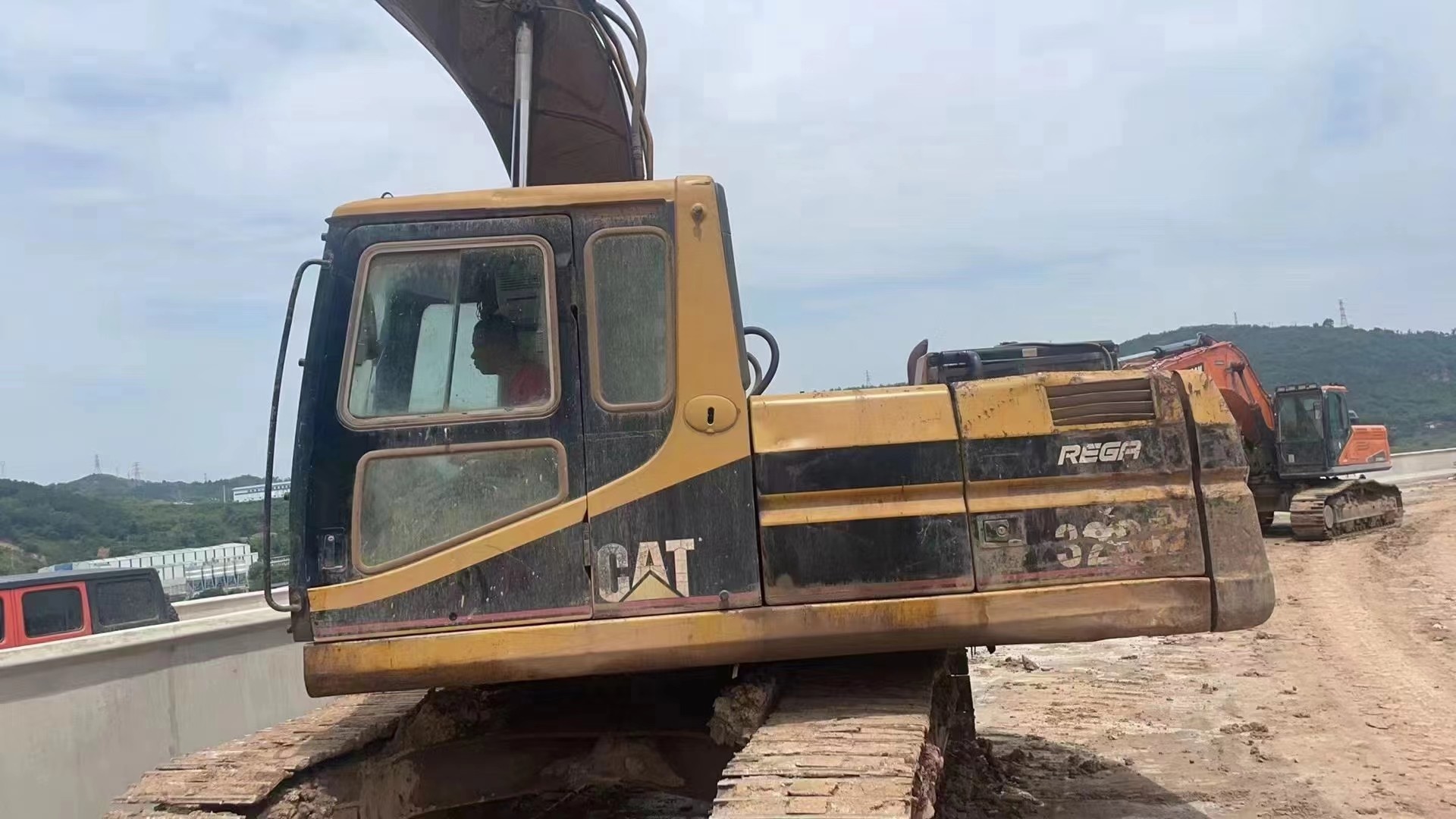 Original imported 320B excavator used for export and sale