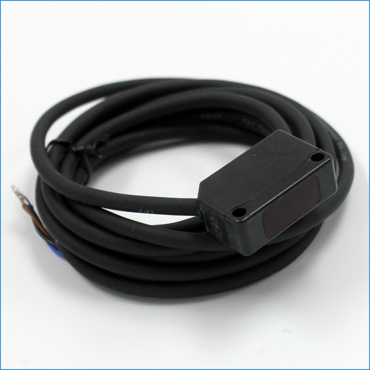 Compact Diffuse Photoelectric Sensor Switch 4 Wires PNP Adjustable Transducer