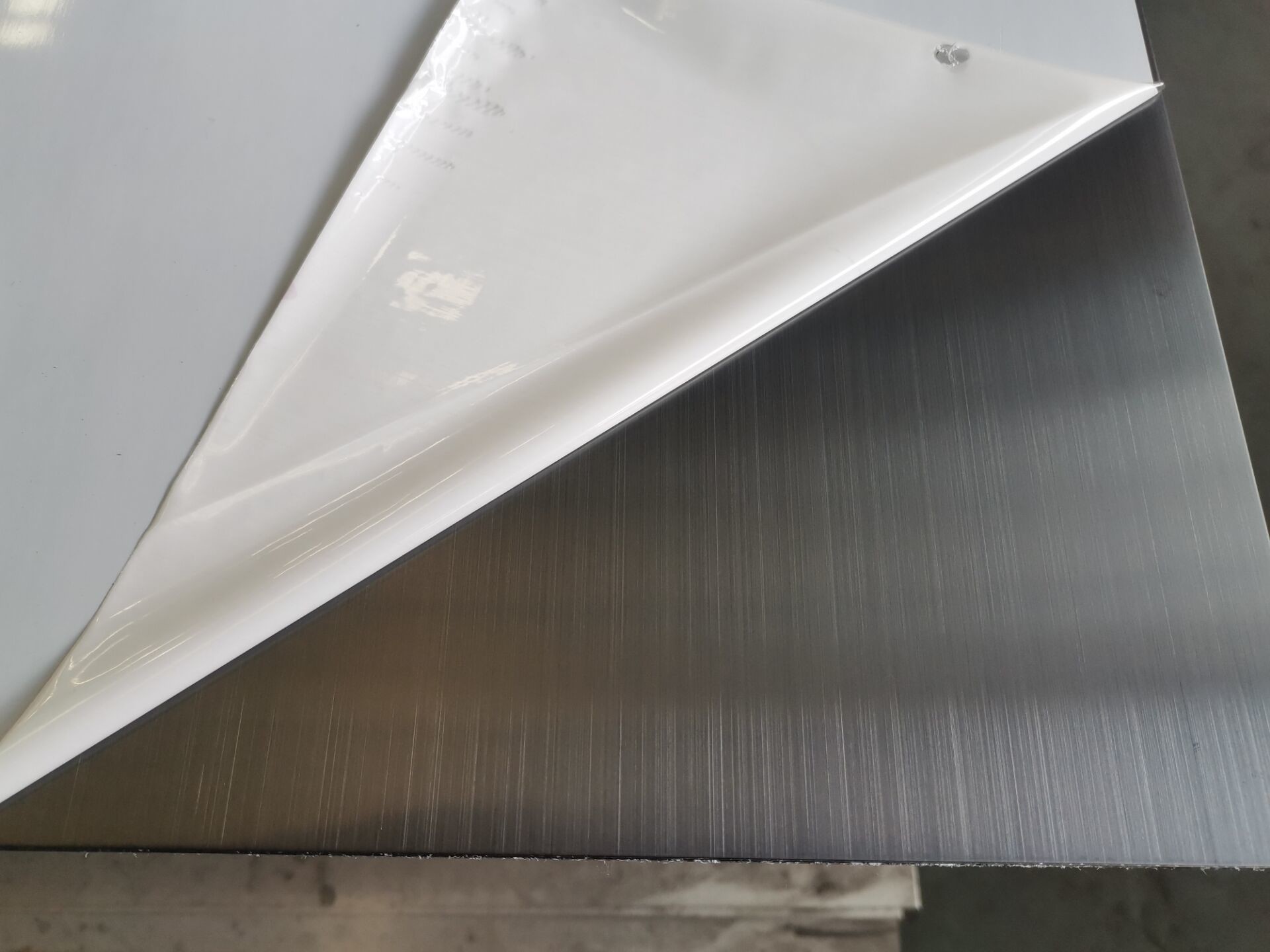 Mirror Surface Hot Rolled 0.3mm AISI 2B BA 304 Stainless Steel Sheet