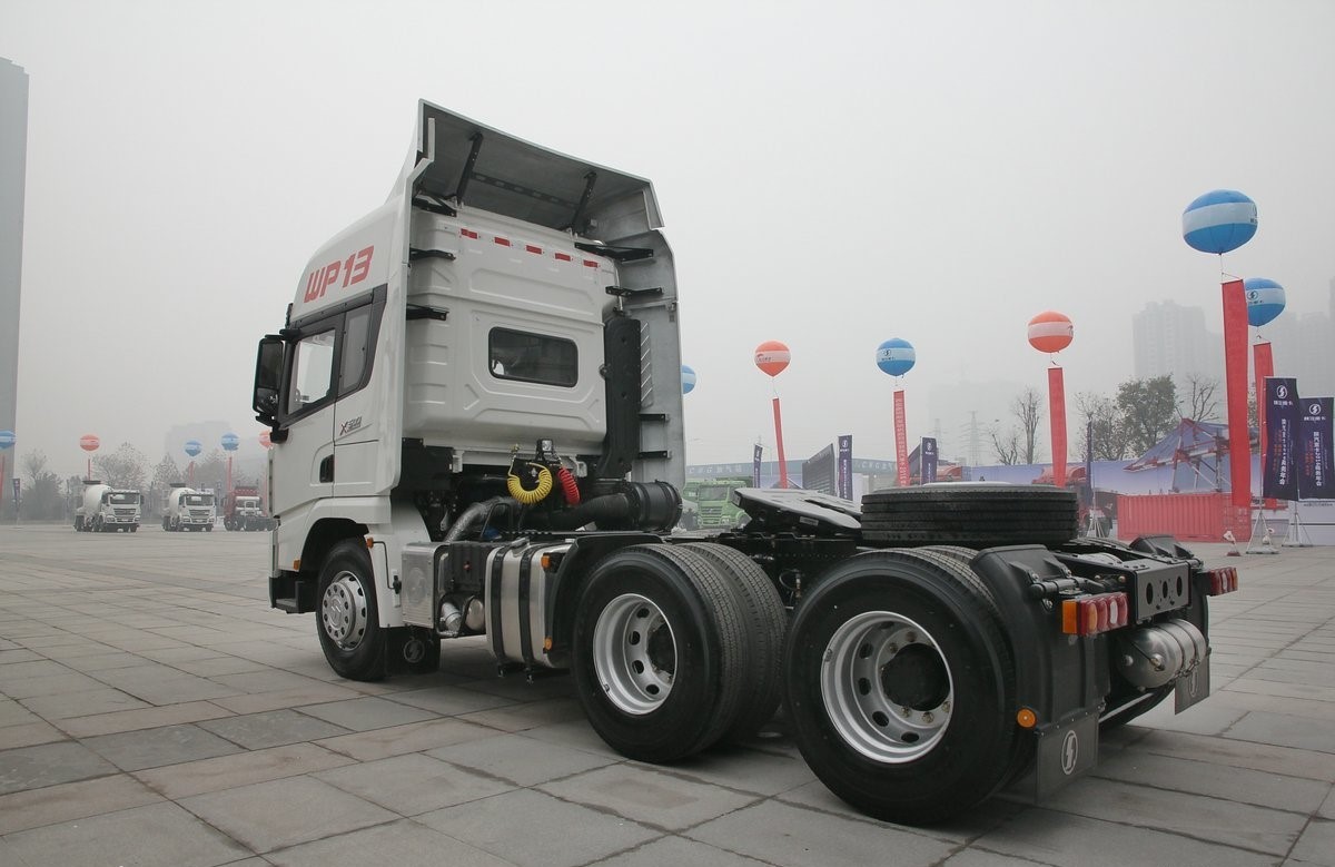 Factory Price New Shacman X3000 6X4 Diesel Prime Mover Towing Tractor Trucks