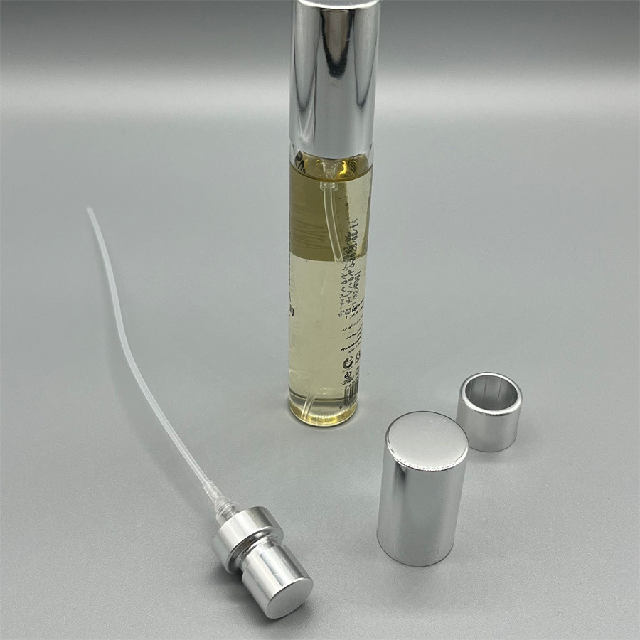 Luxurious Silver Perfume Sprayer - Elegant Dispenser for Fragrances