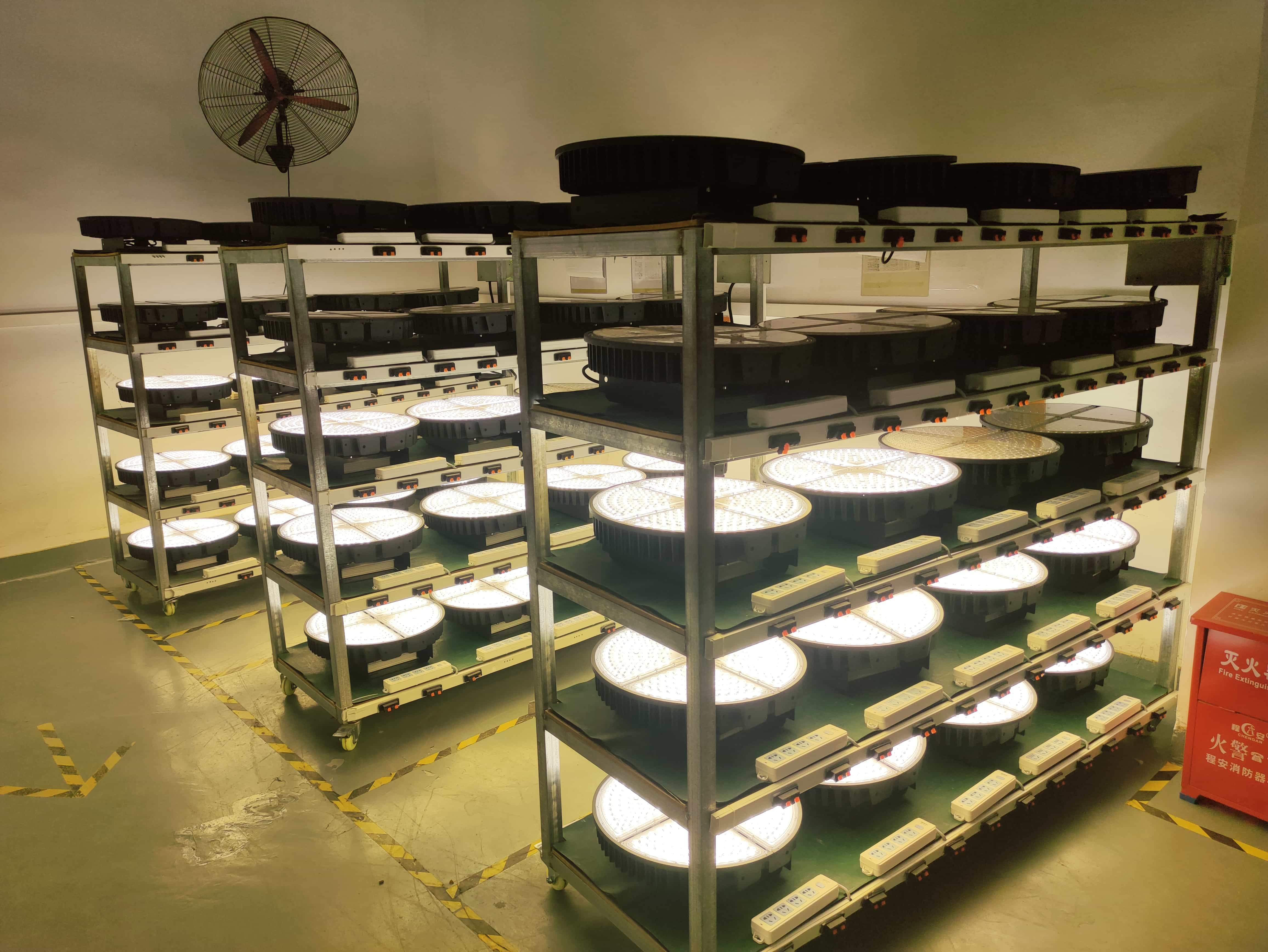 Low UGR IP66 Outdoor Field Lights 400w Led Stadium Light For Rugby Court