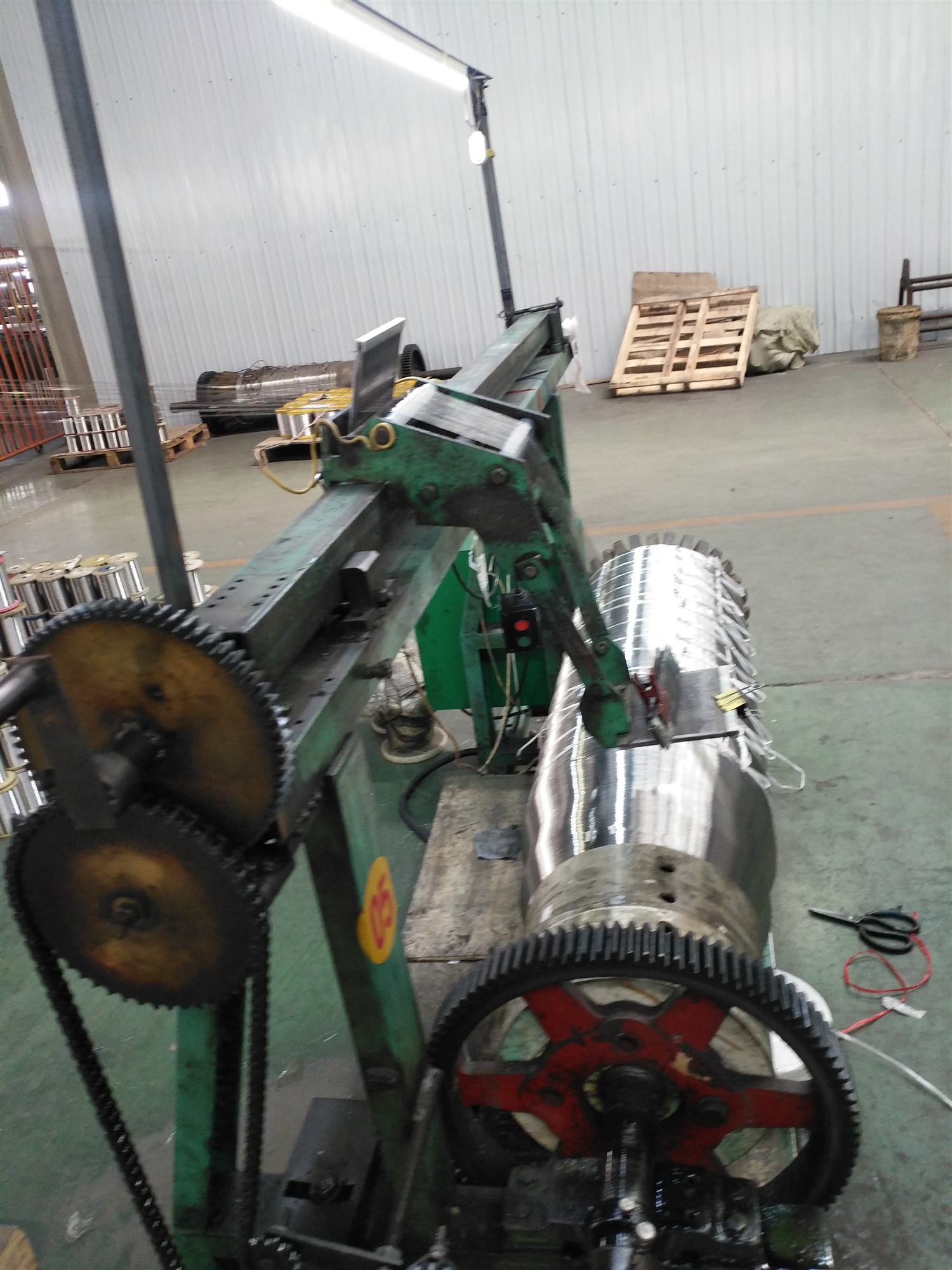 1.3m width Full automatic 20mesh-400mesh metal wire mesh weaving machine