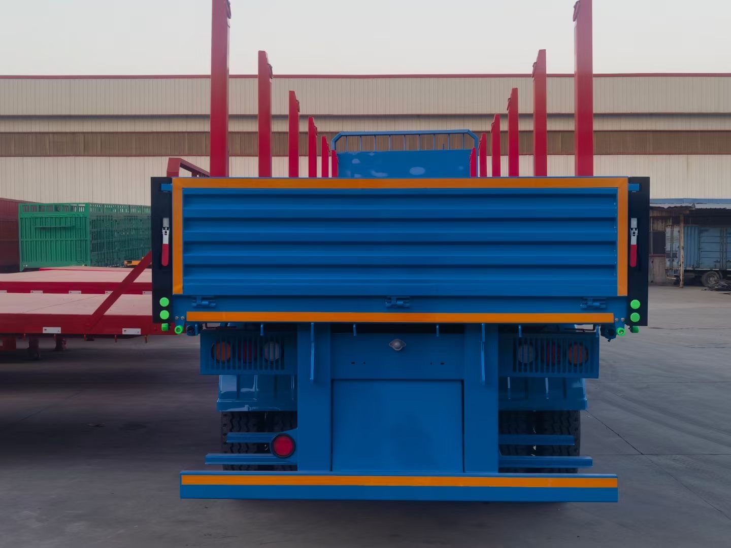 CIMC 40FT 3 Axle tare weight 8.5t 1300*2500mm heavy duty mechanical suspension 13pc leaf spring Wall Side Rollover semi trailer