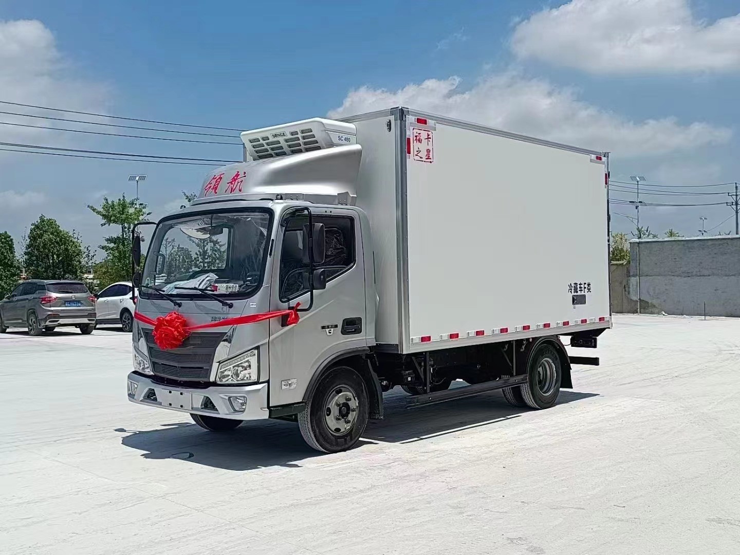3 Ton Ice Box Truck 130hp Refrigerated Truck For Ice Cream Transport with China Iso Ccc