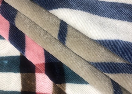 Coral Fleece Soft Blanket Fabric Checked / 530GSM Synthetic Blanket Material