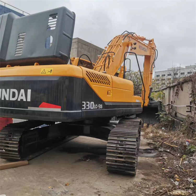 Hyundai Excavator 330 Crawler Chain Moving Type Machine Weight 32000 KG Korea Original