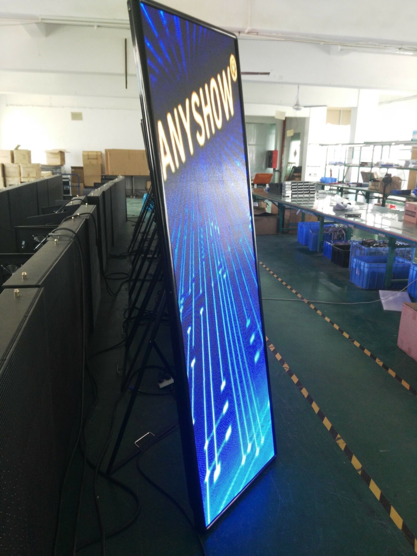 Ultra Thin Aluminum Frame 900 Nits LED Poster Display