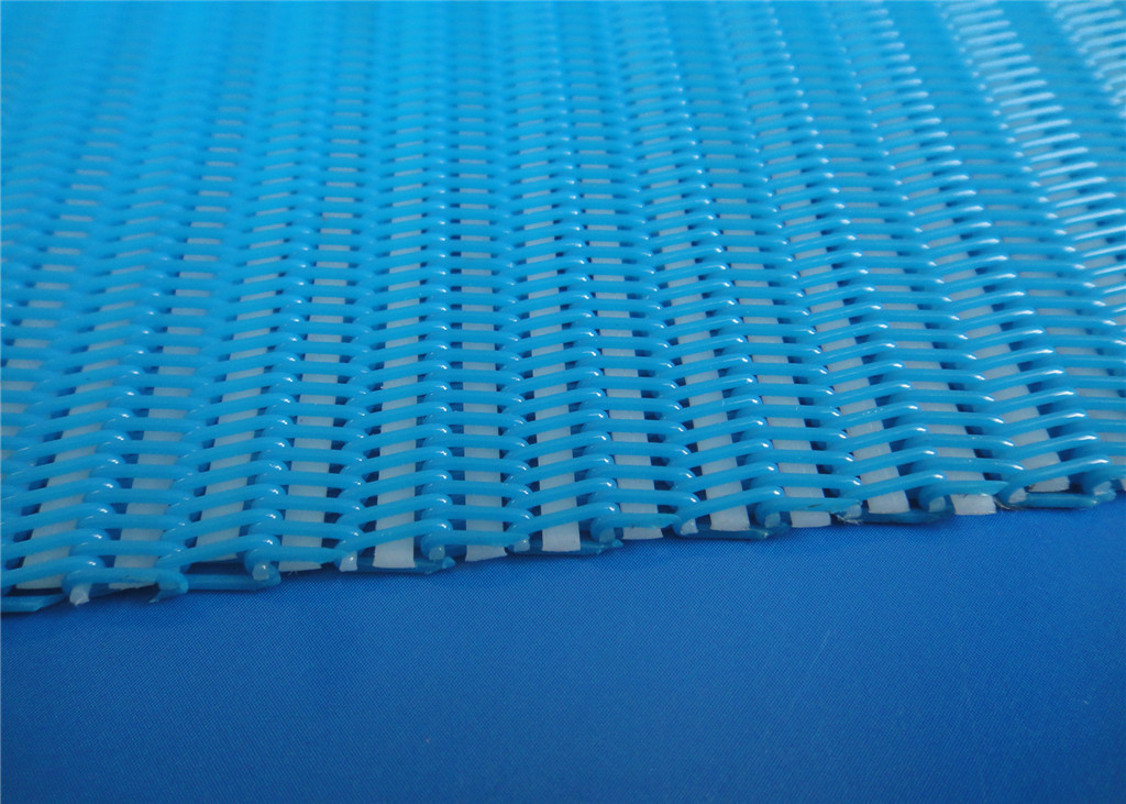Spiral link screen with filler