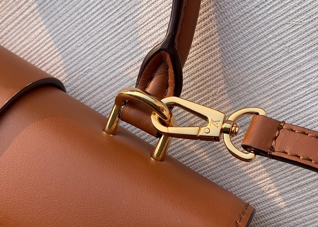 Women'S Black Handhold Luxury Bucket Bag With Lock Catch