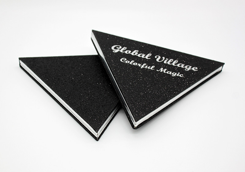 Eco Friendly Triangle Eyeshadow Palette Special Shaped With Magnetic Closure