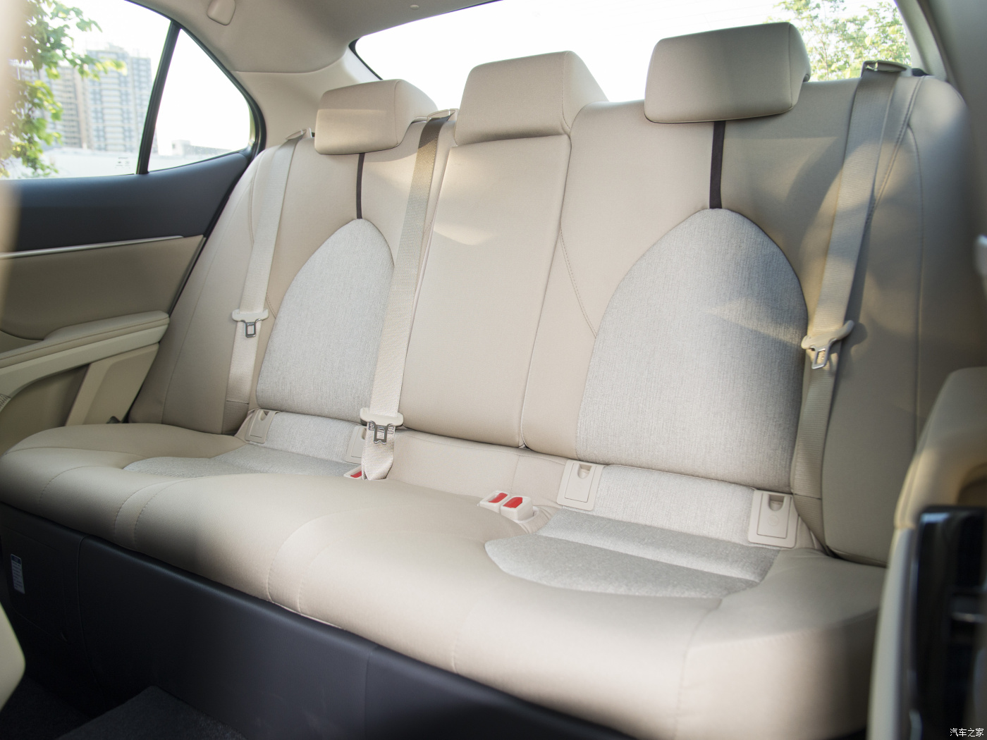 2024 To-yota C-amry 2.5S 5 Seats Hybrid Electric Car Hybrid Technology 360° Rear Camera Integral Body Cabin Structure