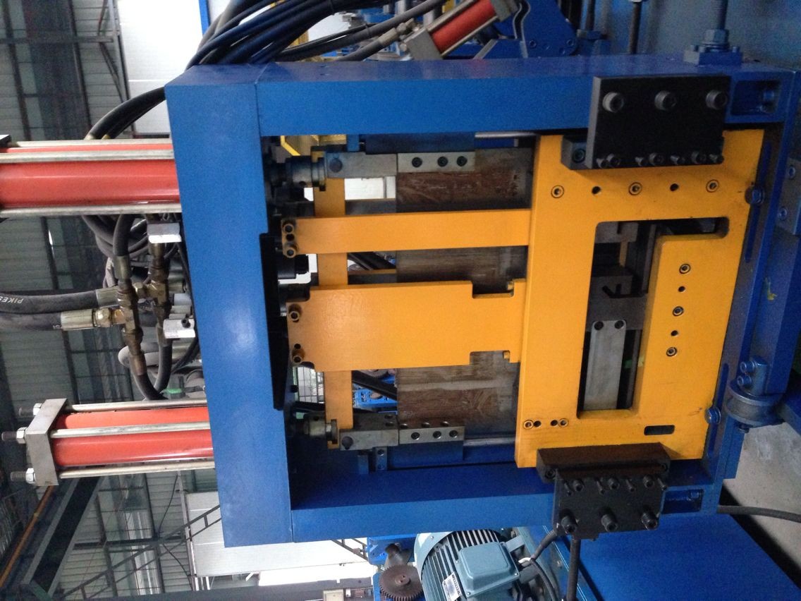 Roof Sheet / Roof Tile Roll Forming Machine For Metal Roofing Tiles