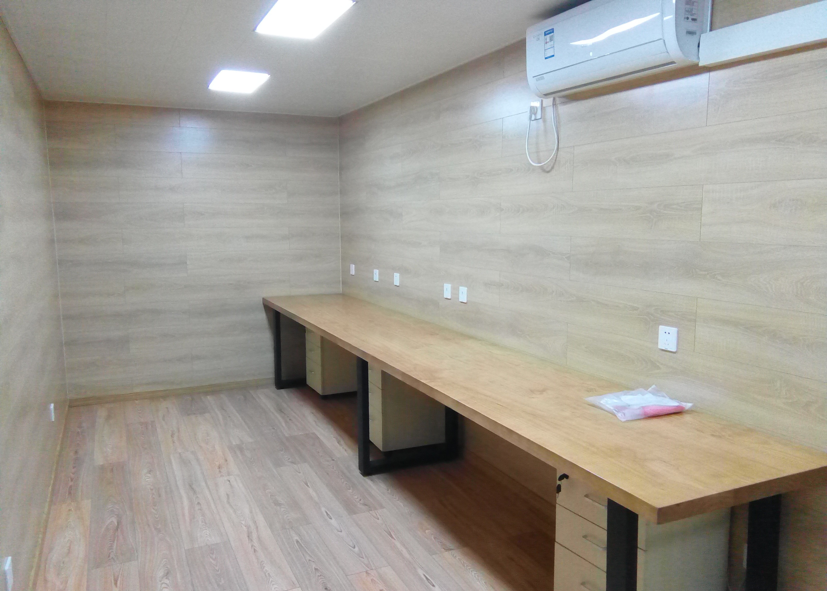 Galvanized Steel Prefab Office Container 20GP For Living House
