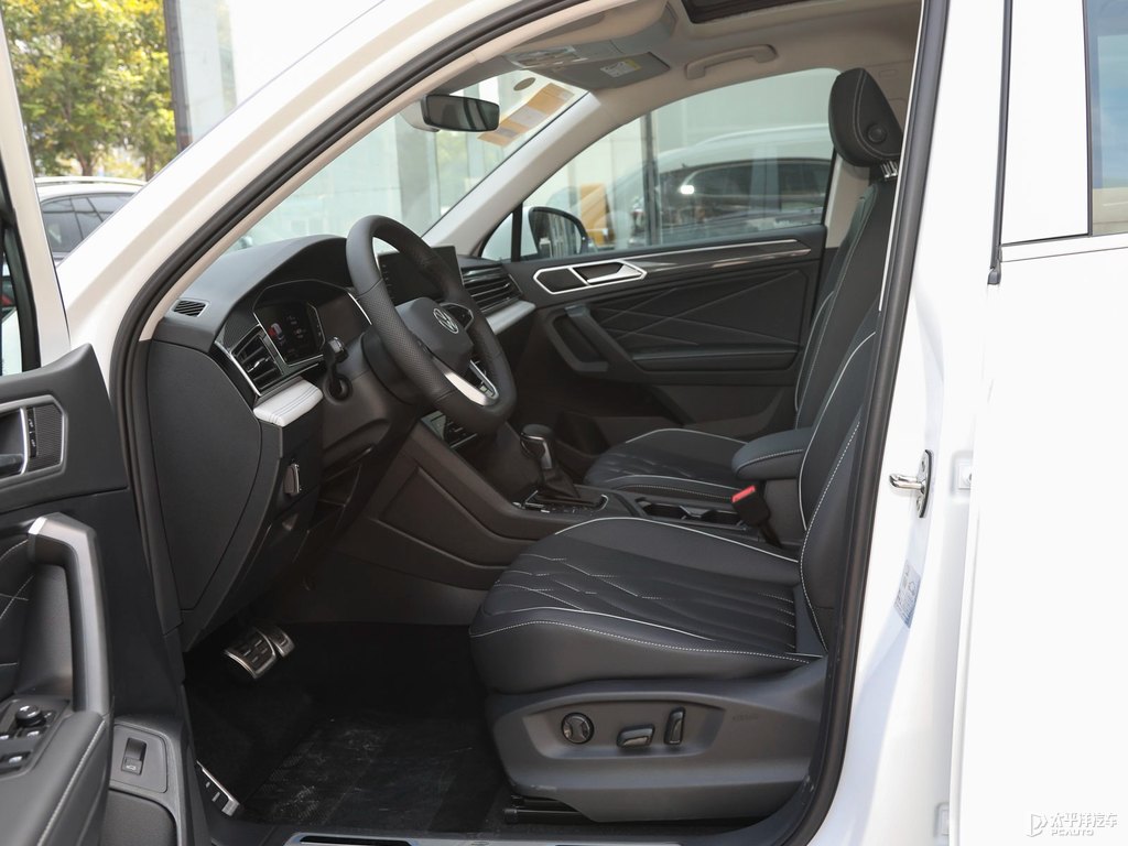 PHEV Gasoline Powered Vehicles Hybrid Flagship Version New Energy Automobile