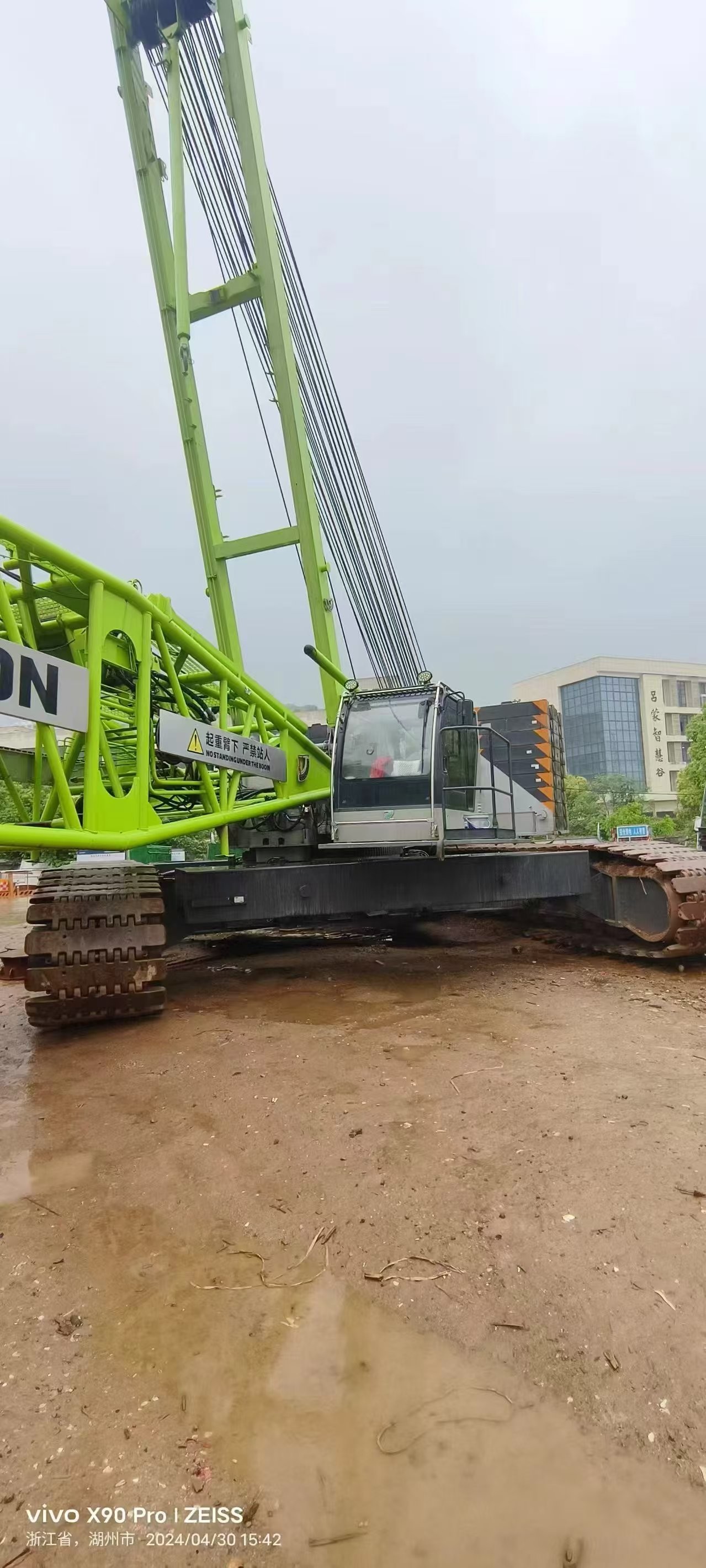 ZCC3000 300 Ton Mobile Hydraulic Crawler Crane Heavy Lifting Equipment with Maximum Lifting Weight 132t