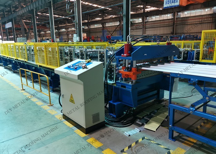 0.7mm 380v 480v Metal Roofing Machine , Steel Roof Sheet Making Machine