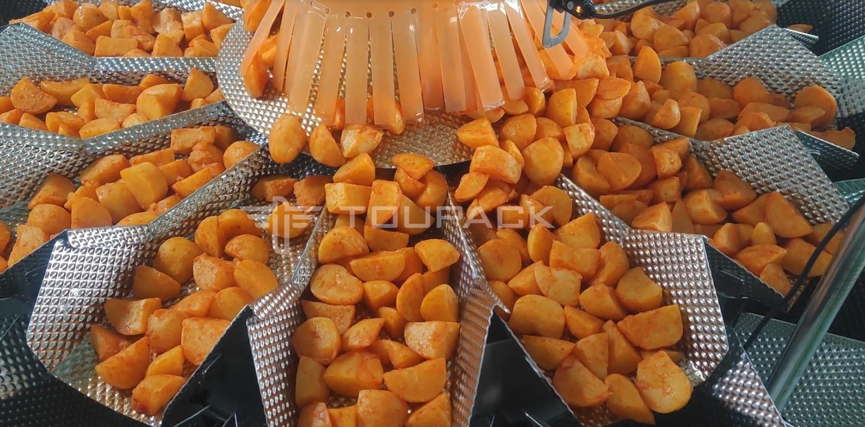 Spicy Potato Cubes Weighing Packing Machine Full Automatic 14 Head Hopper Multihead Weigher
