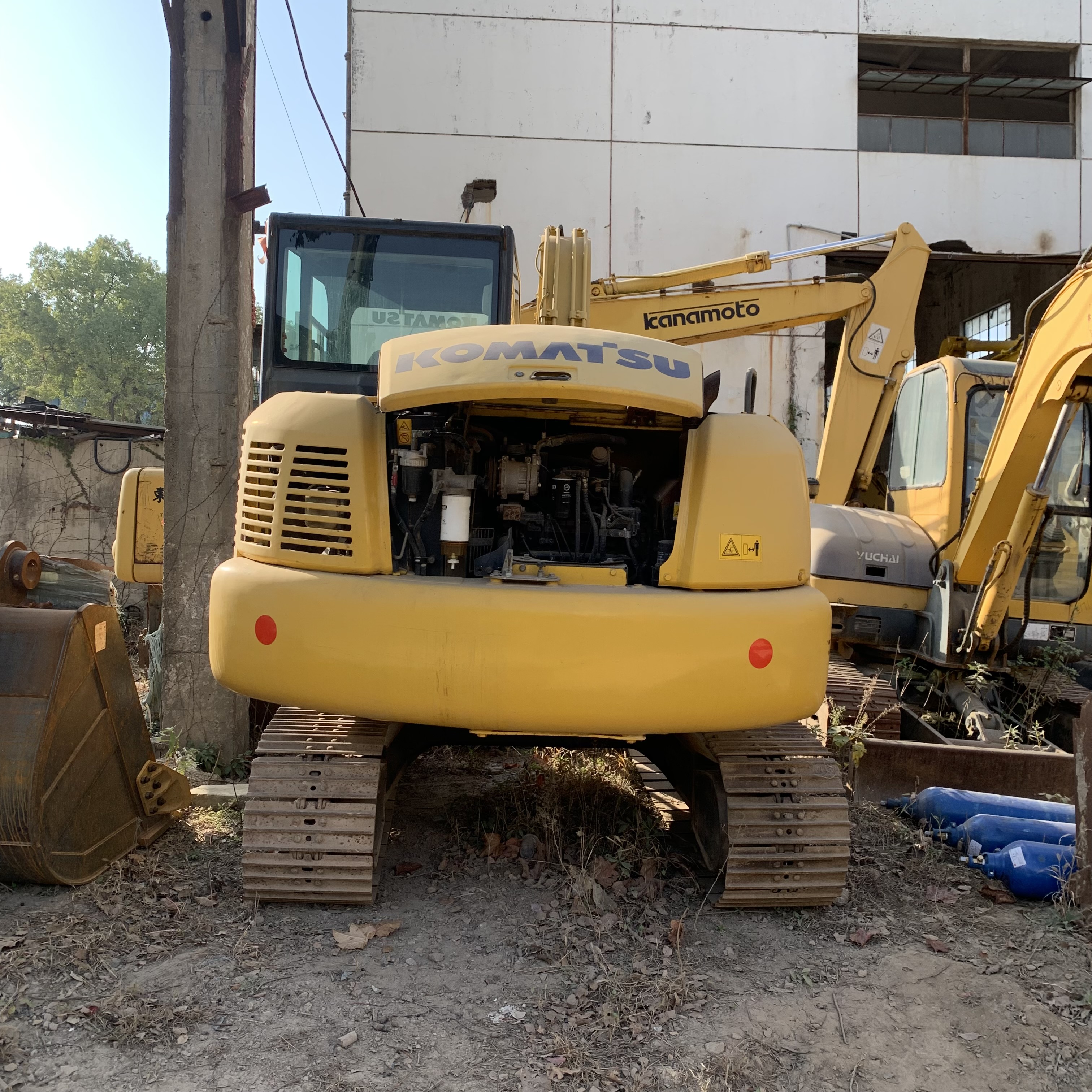 Excavating 7 tons of durable hydraulic track type PC Komatsu 70 second-hand excavator at a low price and selling well