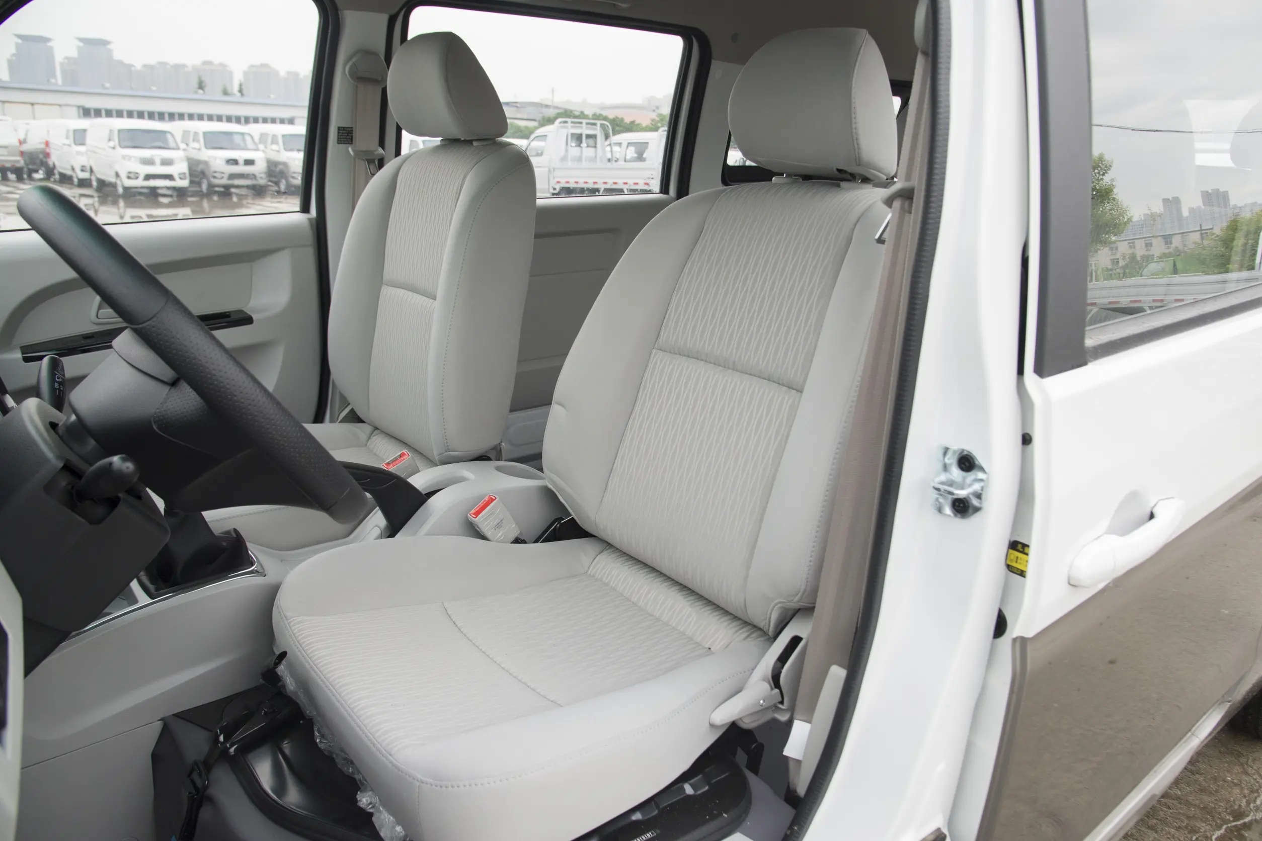 Used Small Bus Jinebei X30L 7 Seats Oil Engine Commercial Minivan LHD