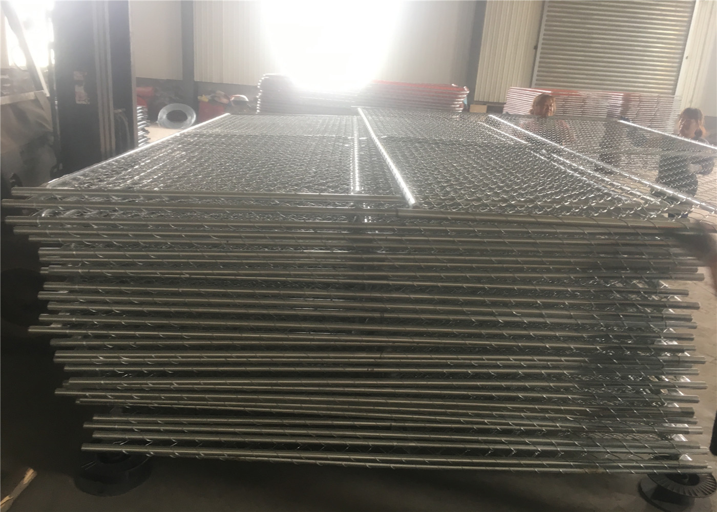 6'x12' round tubing 1¼"(32mm) x 16 ga thick temporary chain link fence cross barce hdg 275 mesh spacing 2½"x2½" 63mmx63