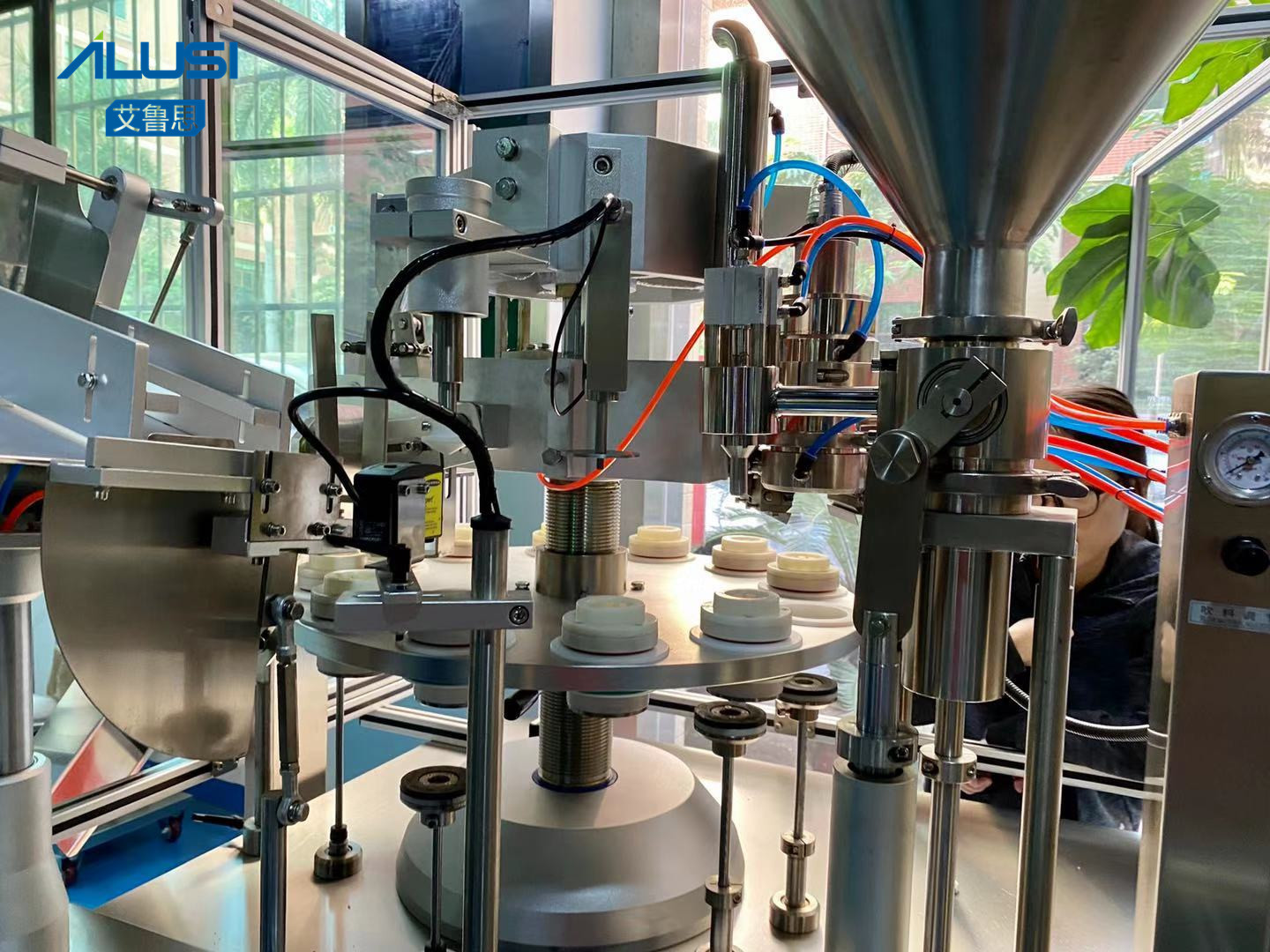 Cosmetic Cream Toothpaste Soft Laminate Plastic Small Automatic Tube Filling Sealing Machine