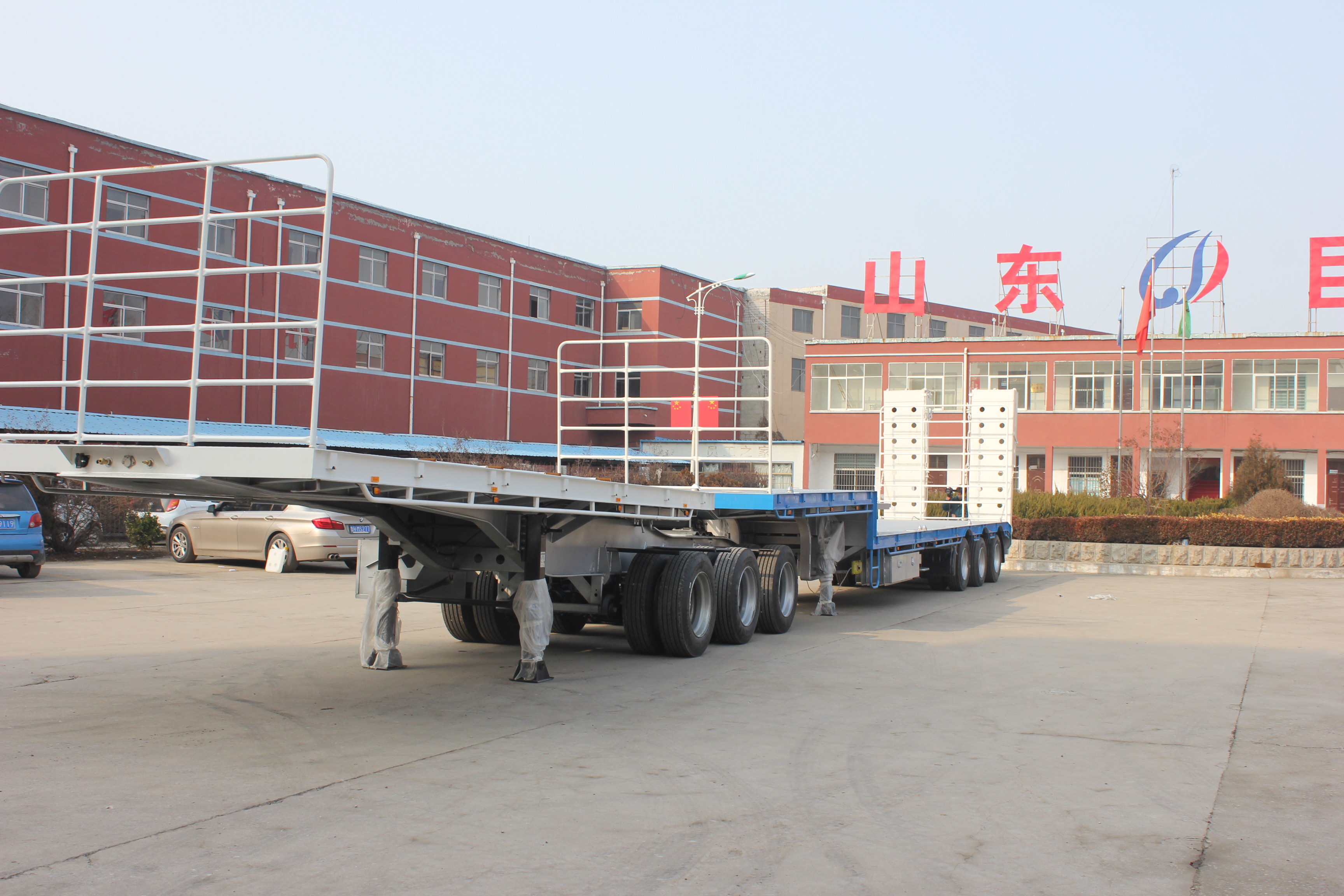 Standard 28T Landing Gear Inter Link Flatbed Semi Trailer with 80-120 Tons Rated Load