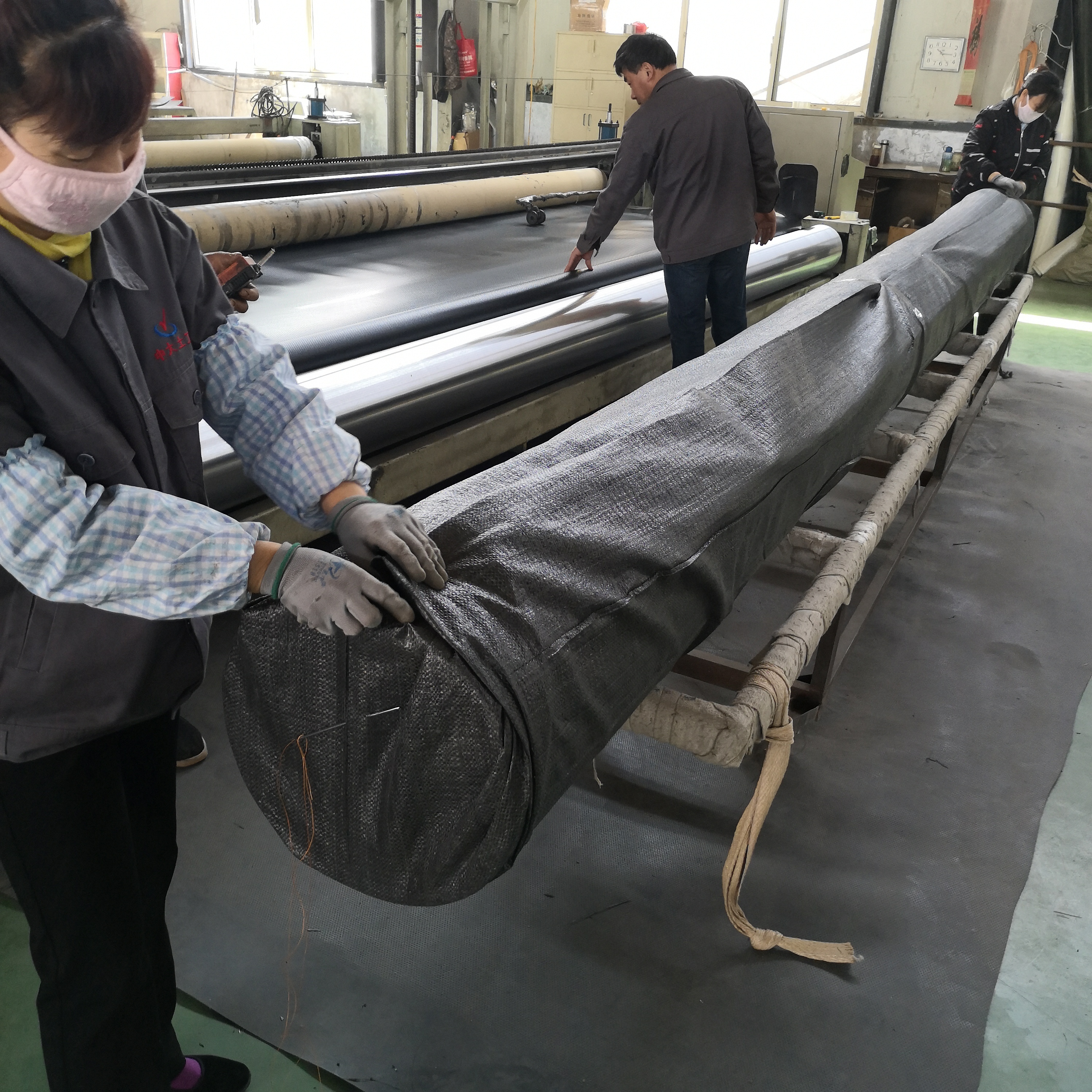 ASTM GRI-GM13 Standard 1.5mm HDPE Geomembrane for Fish Pond Liner and Dam Reinforcement