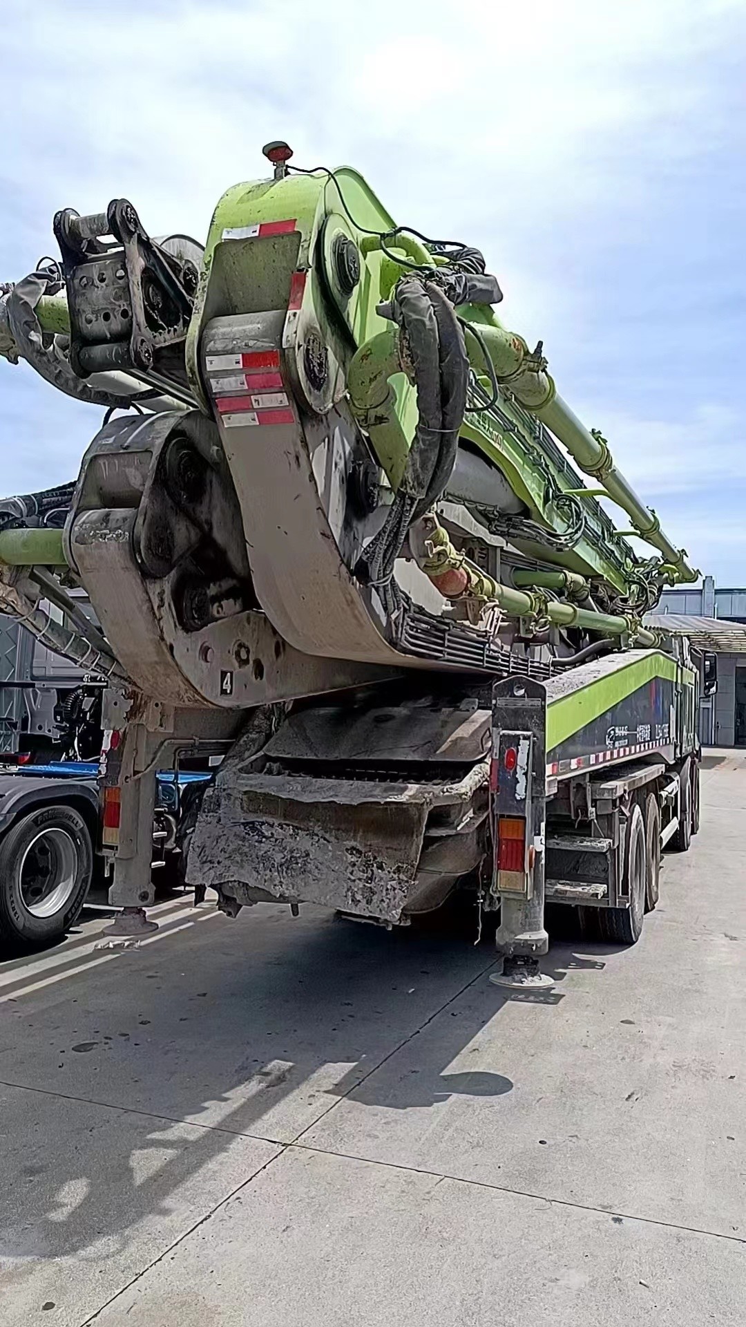 2020 Zoomlion Mercedes Chassis 63m Concrete Pump Truck 180m/h Theor Output Heavy Duty 44400KG Vehicle Weight
