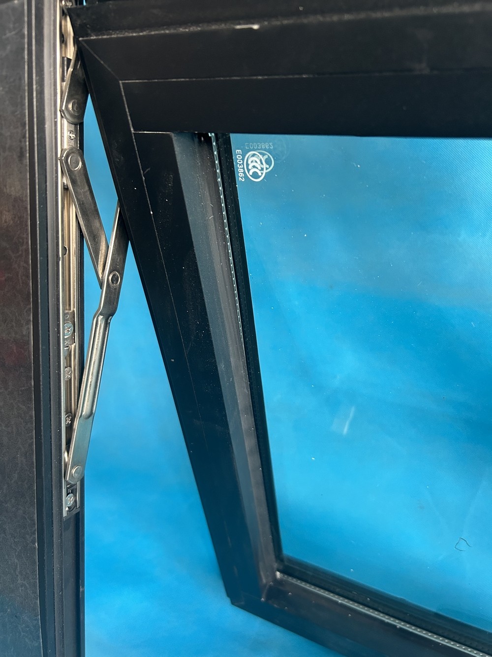 Modern Powder Coated Aluminum Awning Window With Hurricane Impact Glazing