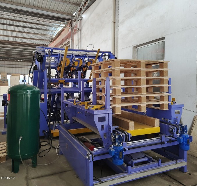 Wood Stringer Pallet Block Making Machine, Pallet Nailing Machine, Pneumatic Wood Pallet Nailing Table